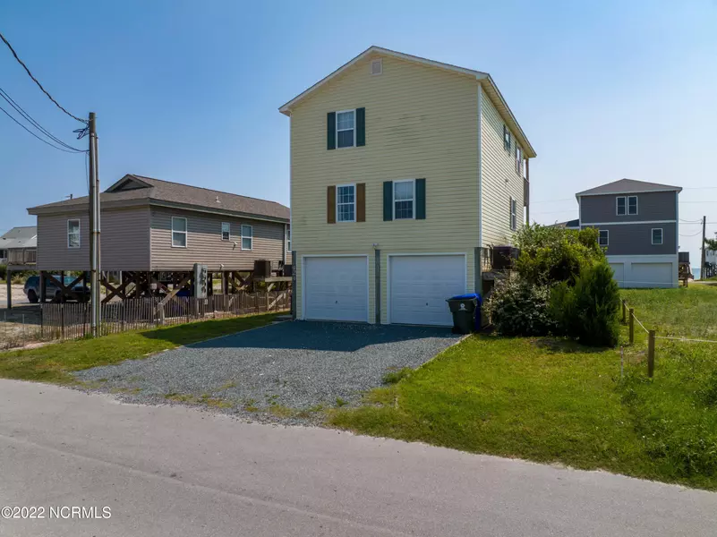 1424 N Topsail Drive, Surf City, NC 28445