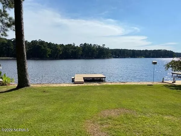 Whispering Pines, NC 28327,7 Lakeview Drive