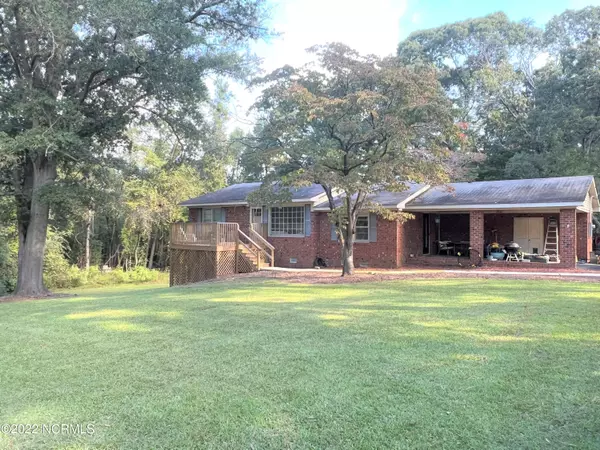 1104 Hart CIR, Snow Hill, NC 28580