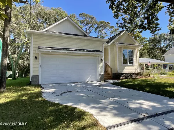 332 NE 41st Street, Oak Island, NC 28465