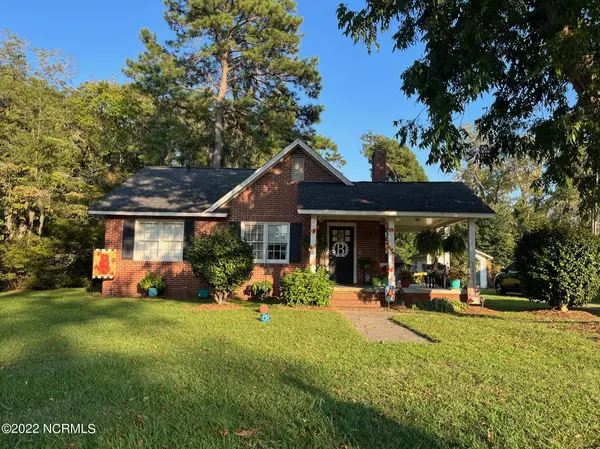 Lake Waccamaw, NC 28450,403 Cameron Street