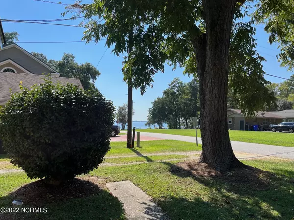 Lake Waccamaw, NC 28450,403 Cameron Street