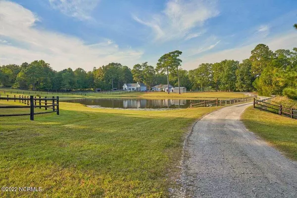 Southern Pines, NC 28387,284 Cross Country Lane