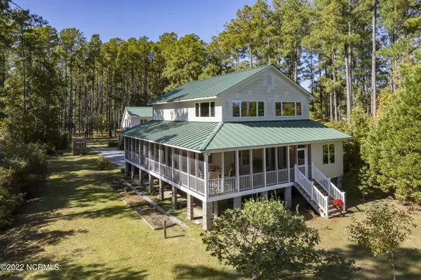 777 Fork Point Road, Oriental, NC 28571