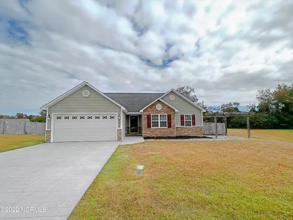 102 Silver Queen Lane, Richlands, NC 28574