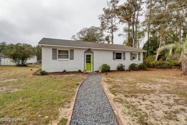123 NE 79th ST, Oak Island, NC 28465