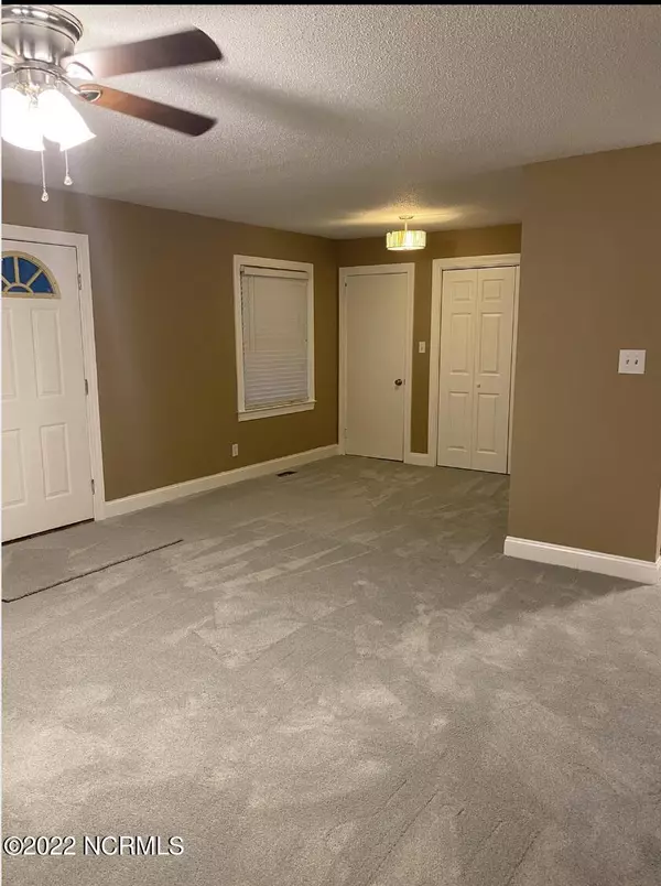 Clinton, NC 28328,243 Hamilton DR