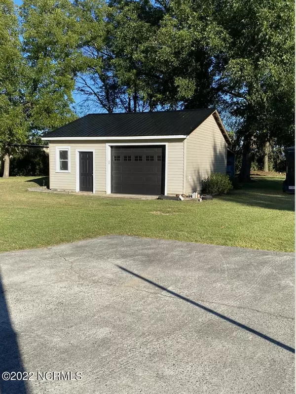 Clinton, NC 28328,243 Hamilton DR