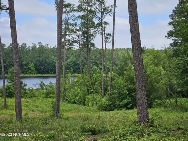 2 Peterson RD, Clinton, NC 28328