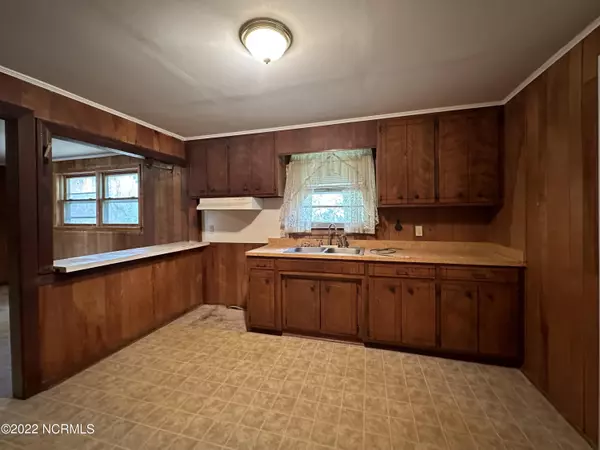 Pollocksville, NC 28573,221 Beaufort RD