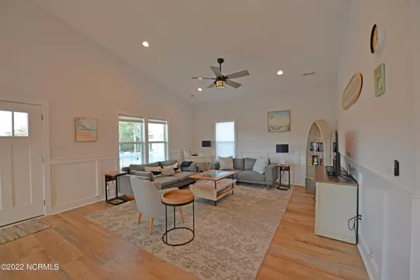 Oak Island, NC 28465,112 SE 45th Street