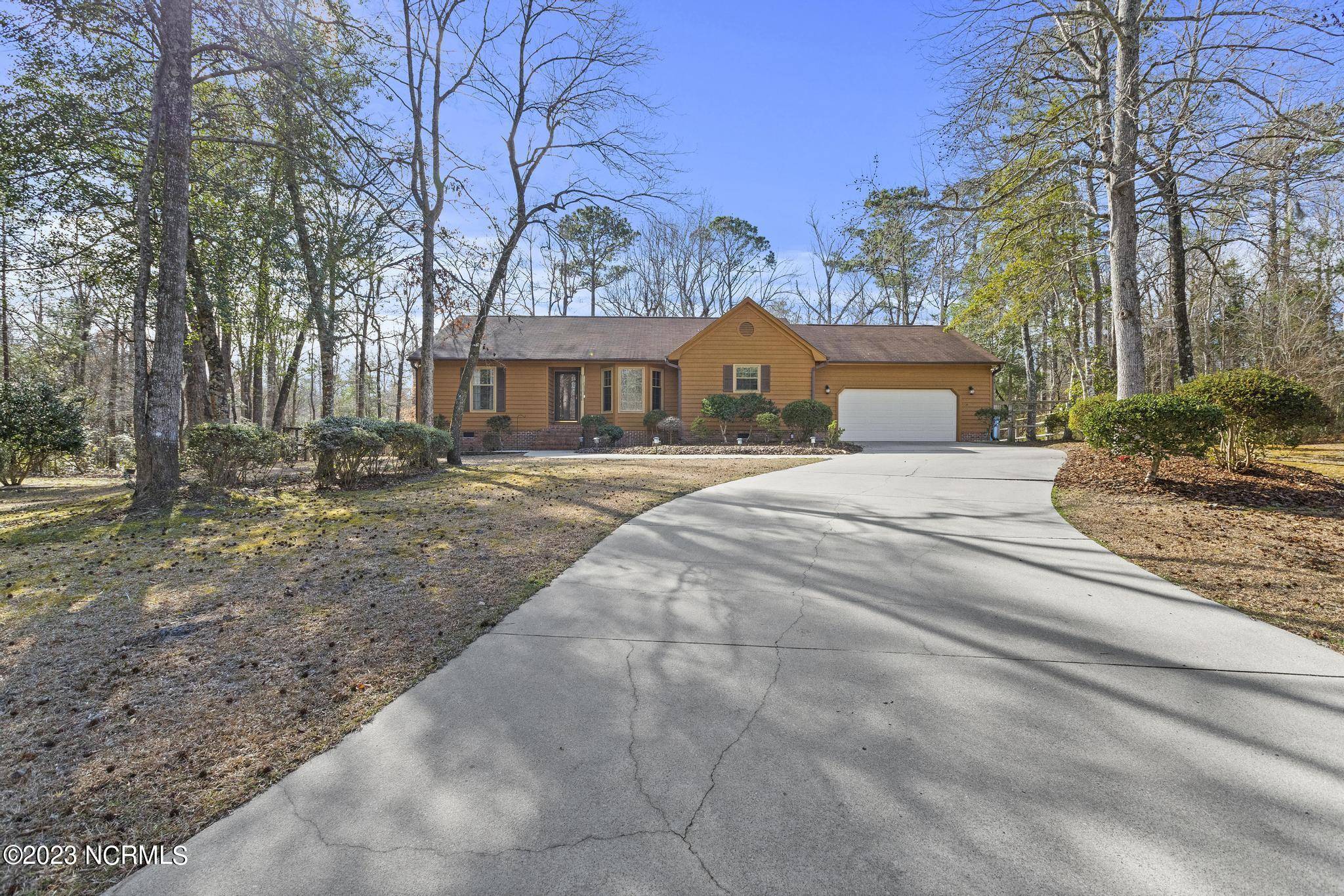 102 Riverbend RD, Jacksonville, NC 28540