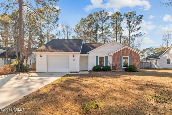 216 E Lakeridge LNDG, Jacksonville, NC 28546