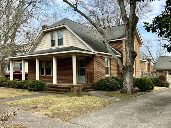 108 N Watts ST, Williamston, NC 27892