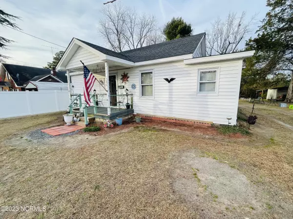 Williamston, NC 27892,304 Oak ST