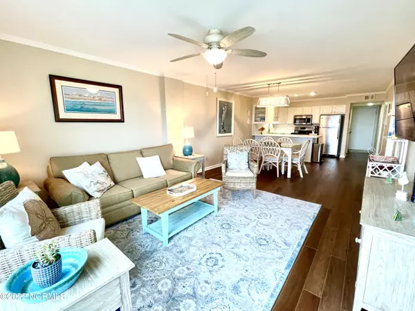 Emerald Isle, NC 28594,10300 Coast Guard RD #B304