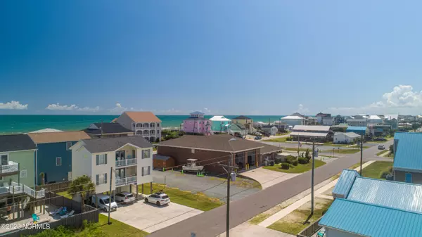 Surf City, NC 28445,513 N Topsail DR