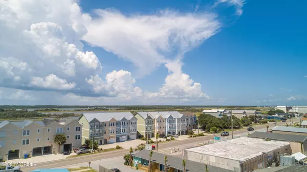 Surf City, NC 28445,513 N Topsail DR