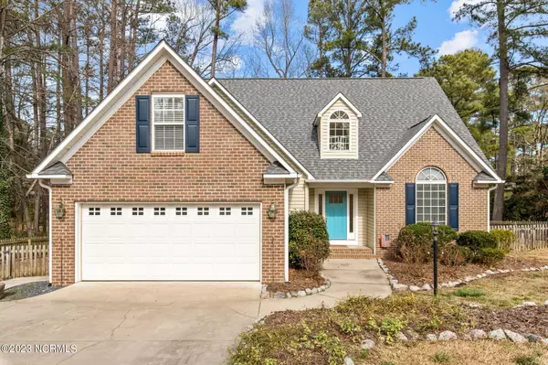 2 Sunset DR, Whispering Pines, NC 28327