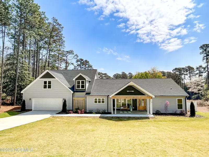 2 Valentine DR, Southern Pines, NC 28387