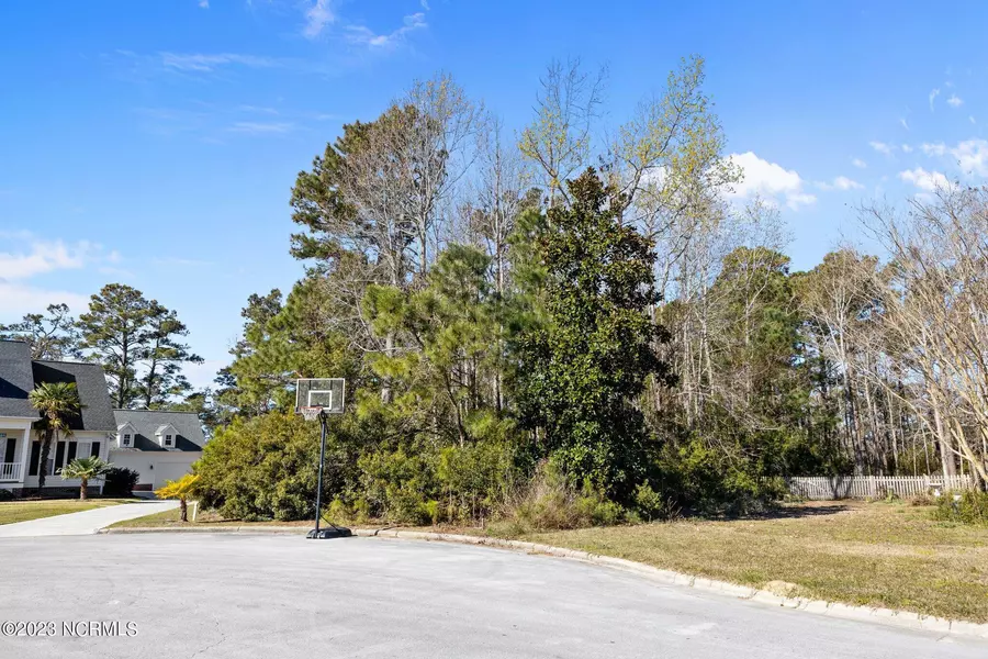 1403 Dills Creek LN, Morehead City, NC 28557