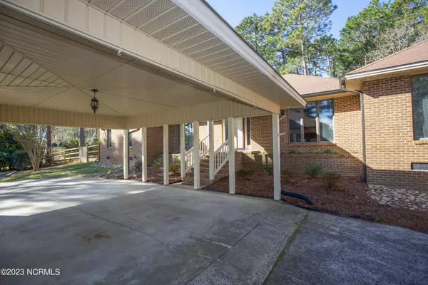 Southern Pines, NC 28387,360 E Hedgelawn Way