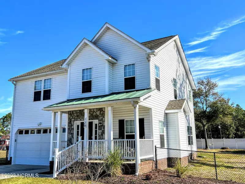 129 Bobwhite CIR, Cape Carteret, NC 28584