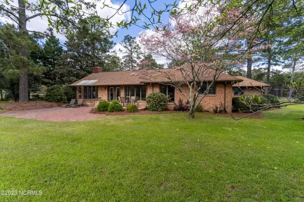 933 Yadkin Road, Southern Pines, NC 28387