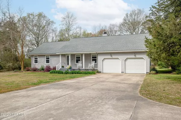 452 Knotts Island Road, Knotts Island, NC 27950