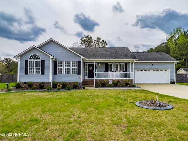120 Starlight DR, Lillington, NC 27546