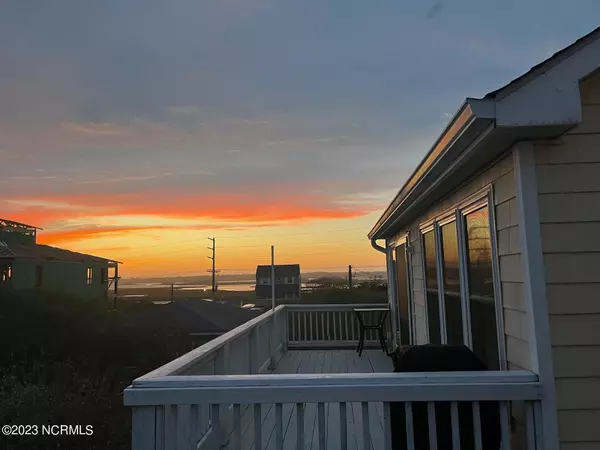 816 S Topsail Drive #B, Surf City, NC 28445