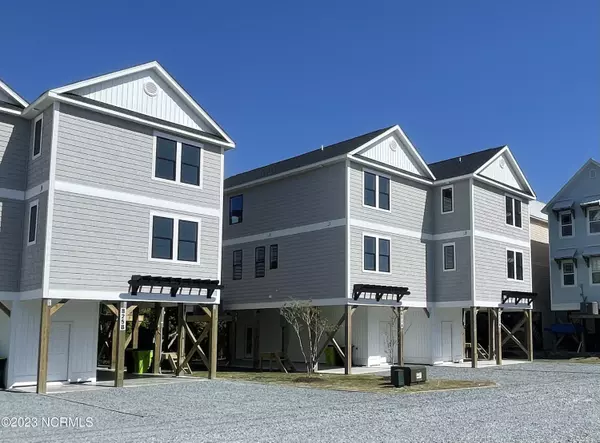 827 N New River Drive, Surf City, NC 28445