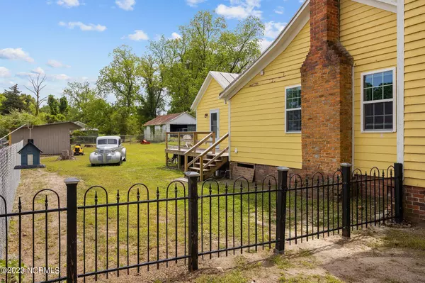 Pollocksville, NC 28573,207 Main ST