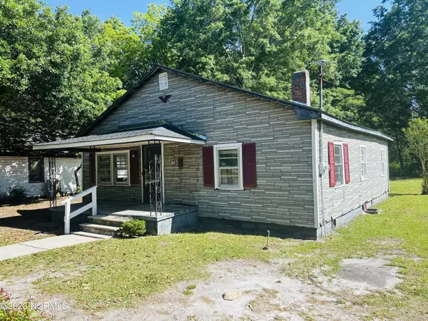 305 Lenoir ST, La Grange, NC 28551