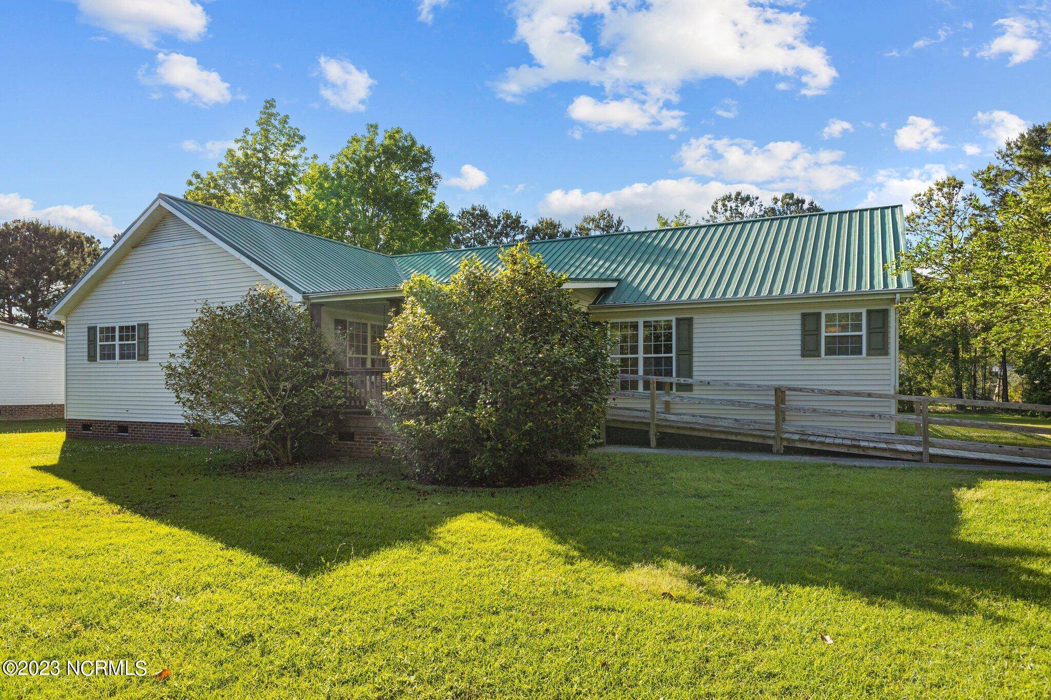 2103 Holly Hill CT, Swansboro, NC 28584
