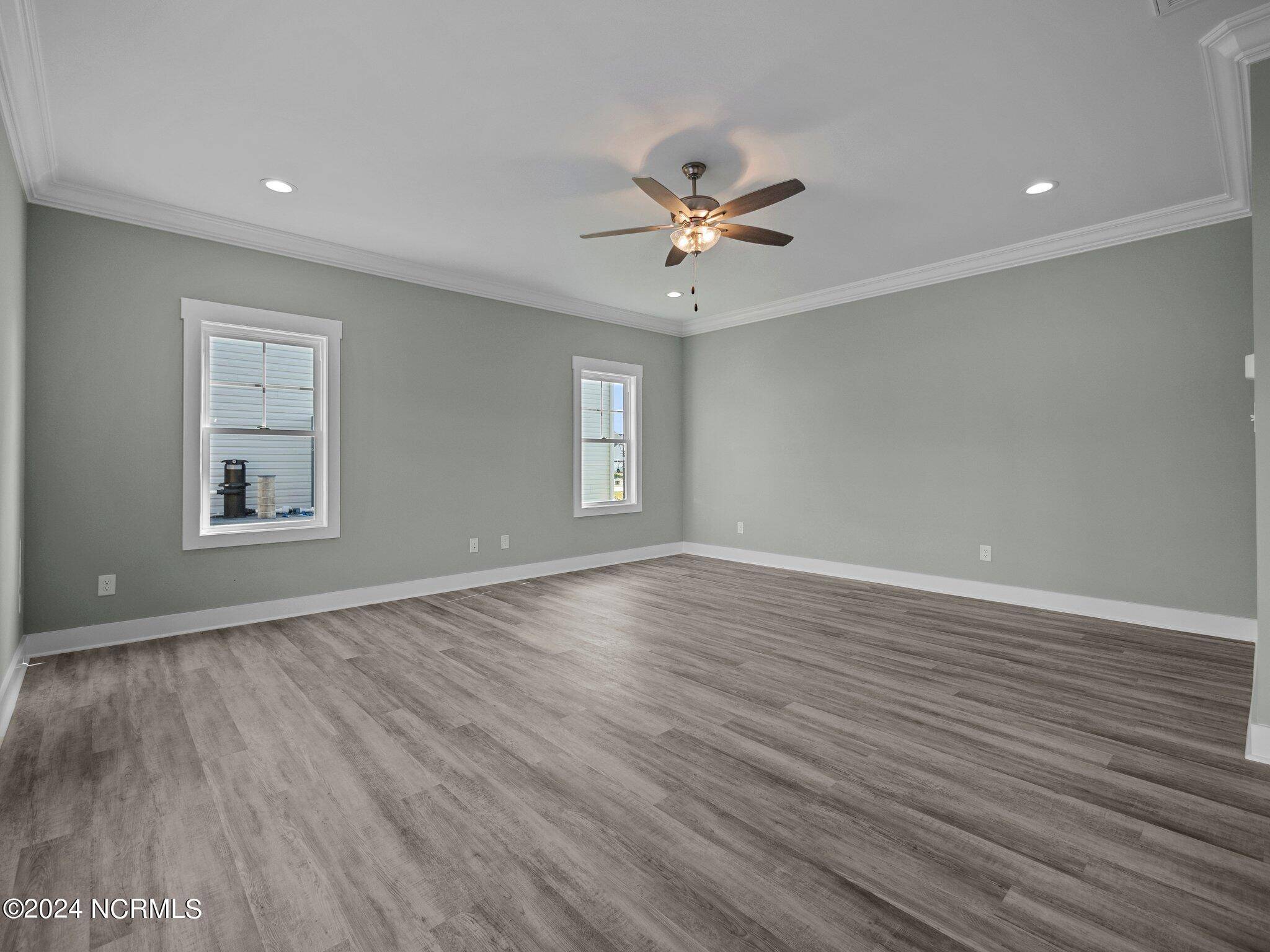 Hubert, NC 28539,404 Bay Harbor CT