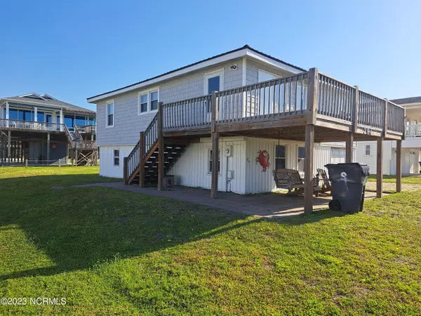 294 Ocean Boulevard W, Holden Beach, NC 28462