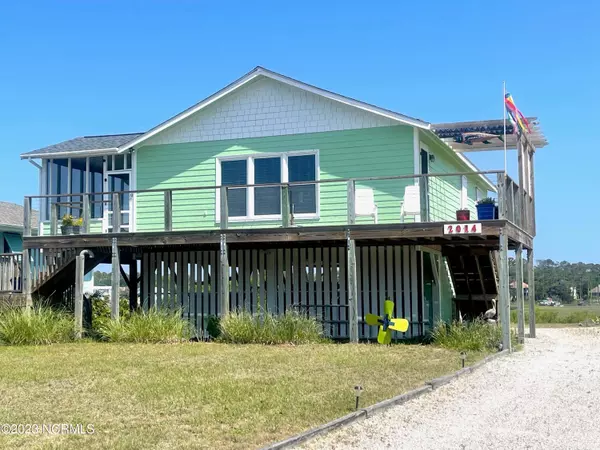 2014 W Pelican Drive, Oak Island, NC 28465