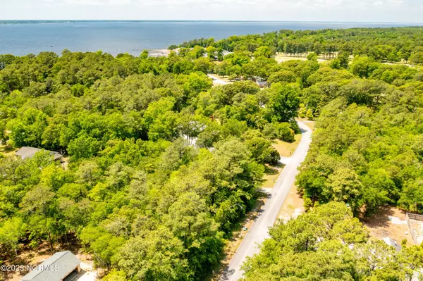 Minnesott Beach, NC 28510,121 Lakeshore Drive