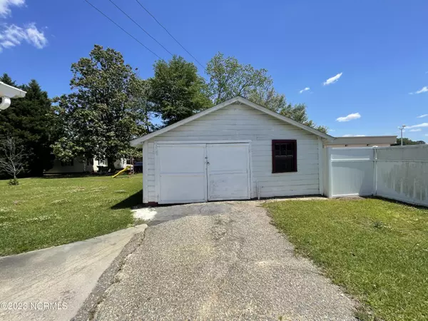 Clinton, NC 28328,100 Shields ST