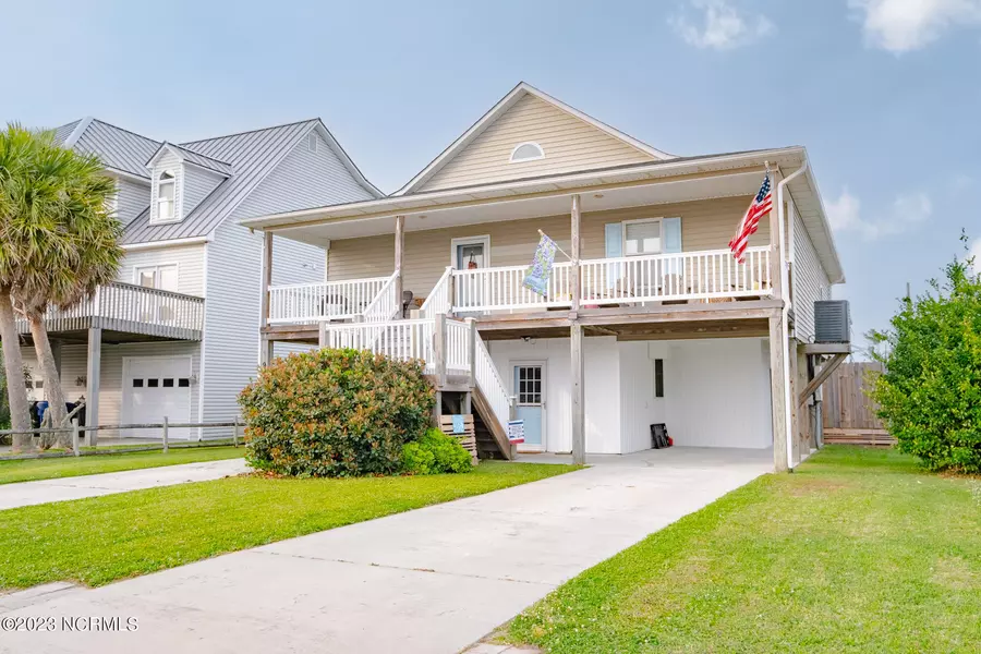 940 Broadway Street, Surf City, NC 28445