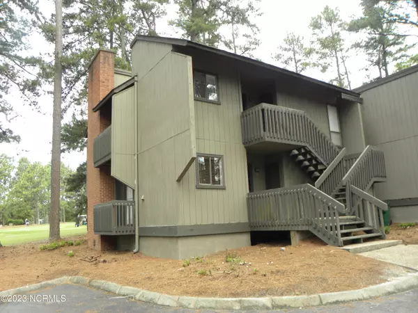 5 Pine Tree Rd RD #102, Pinehurst, NC 28374