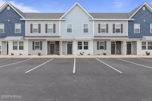 605 Windsurfing LN, Sneads Ferry, NC 28460