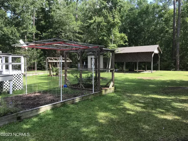 Lake Waccamaw, NC 28450,100 W White Oak Street