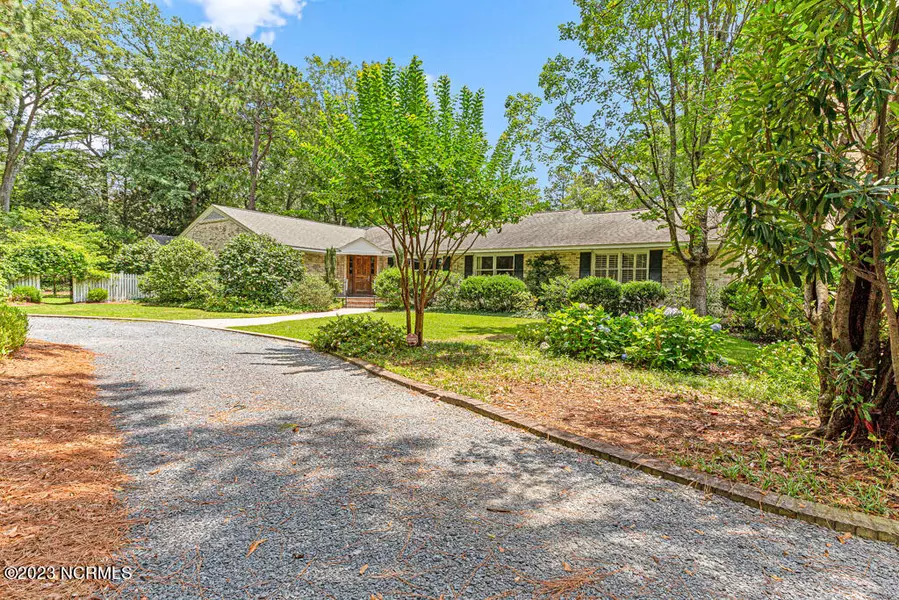 275 Country Club CIR, Southern Pines, NC 28387