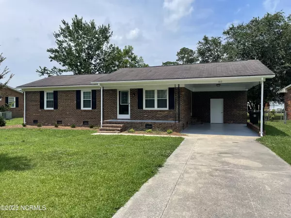 102 King DR, Mount Olive, NC 28365