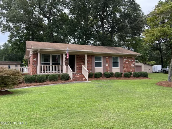 284 Cape Owen Manor Road, Elizabethtown, NC 28337