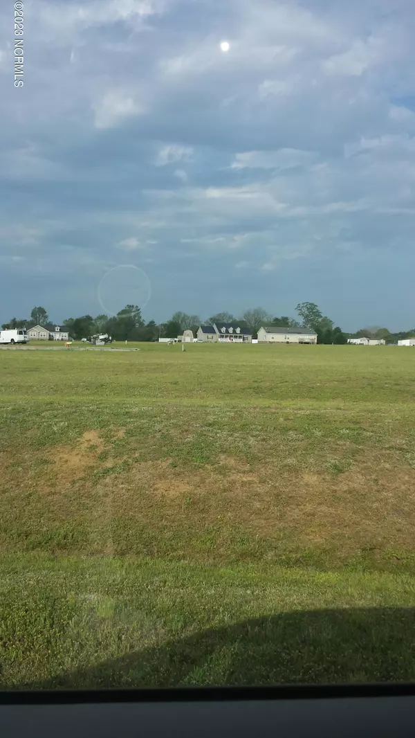 2297 Blackhawk DR, Farmville, NC 27828