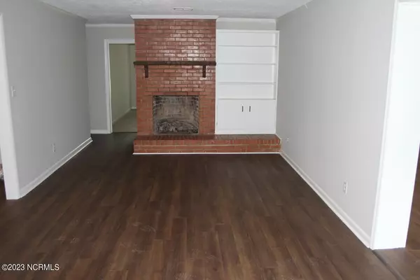 Whiteville, NC 28472,105 Sandlewood RD