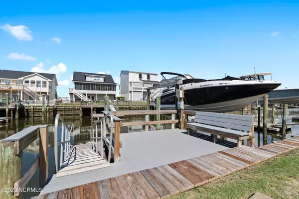 Holden Beach, NC 28462,121 Charlotte ST